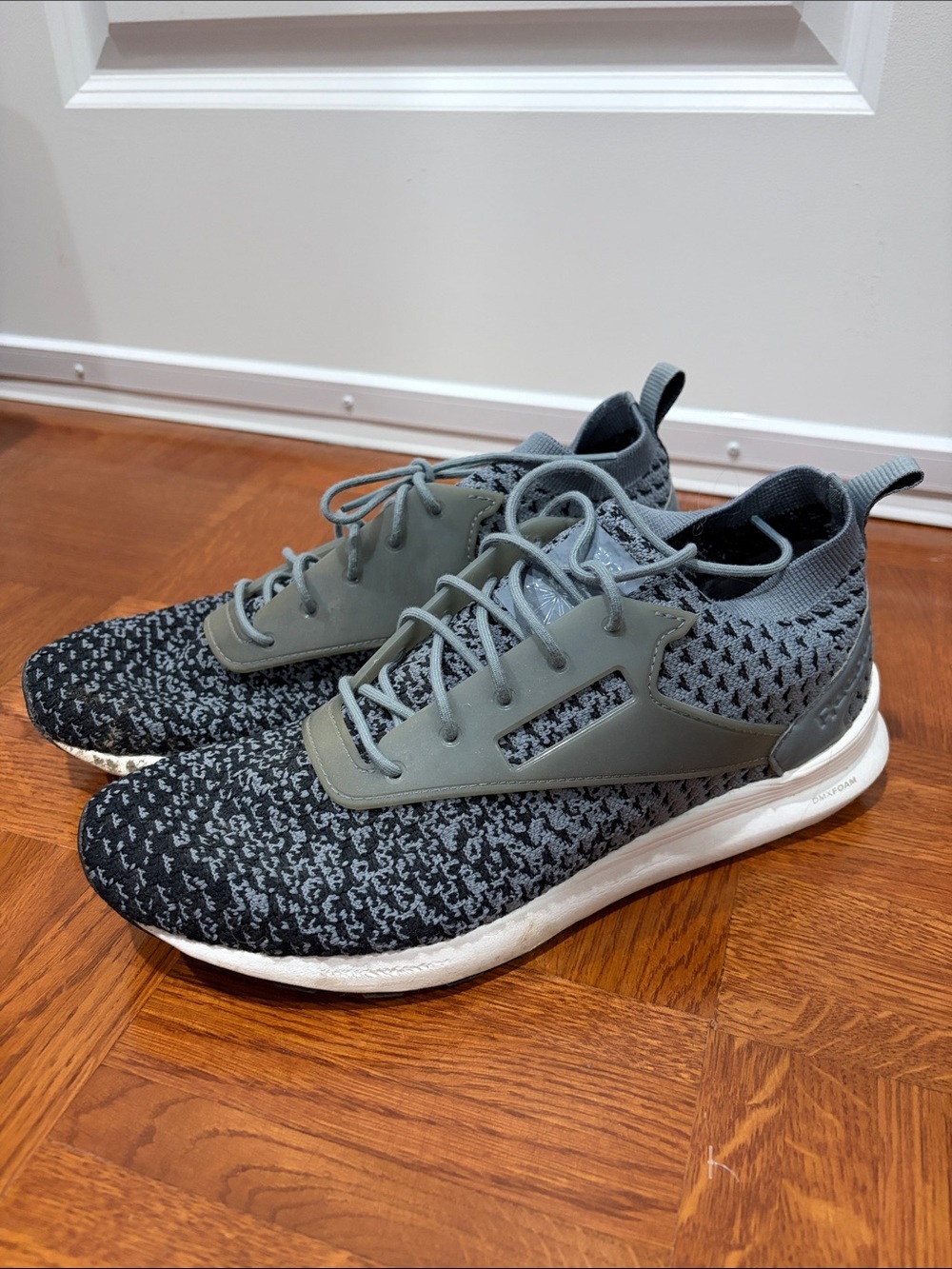 Reebok Men's Gray and Black Knit Sneakers